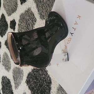 Katy Perry black heels